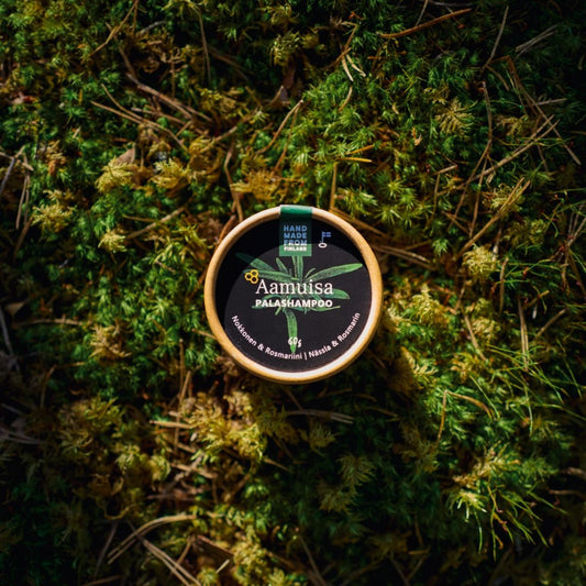 Nokkonen Rosmariini shampoo sisältää luonnollisia ainesosia.